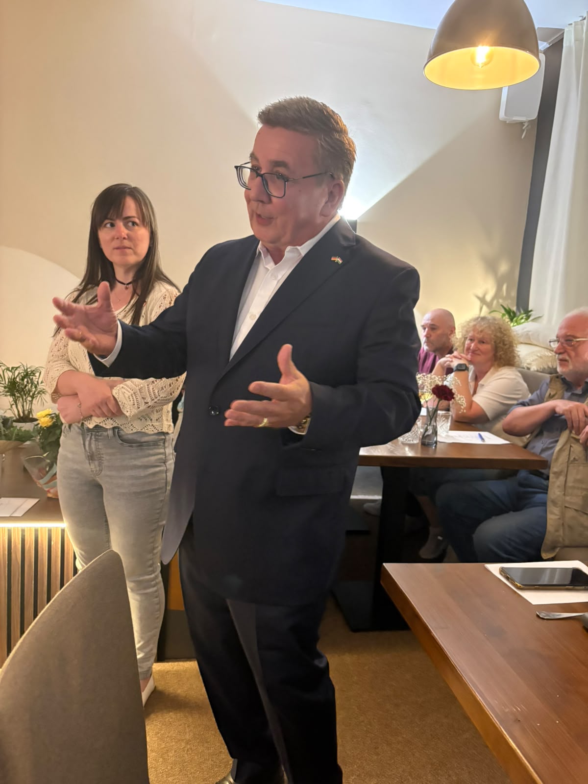 Gestenreiche Ansprache unseres Präsidenten